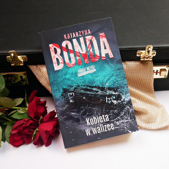 Czyje to ciało? Recenzja książki Katarzyny Bondy „Kobieta w walizce”