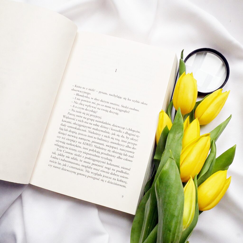 Rozdział pierwszy – od niego wszystko się zaczyna Początek pierwszego rozdziału książki Dobra dziewczyna, zła dziewczyna